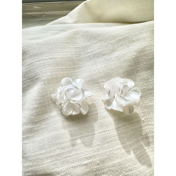 White pearlescent flower stud earrings ￼ - Picture 3 of 4